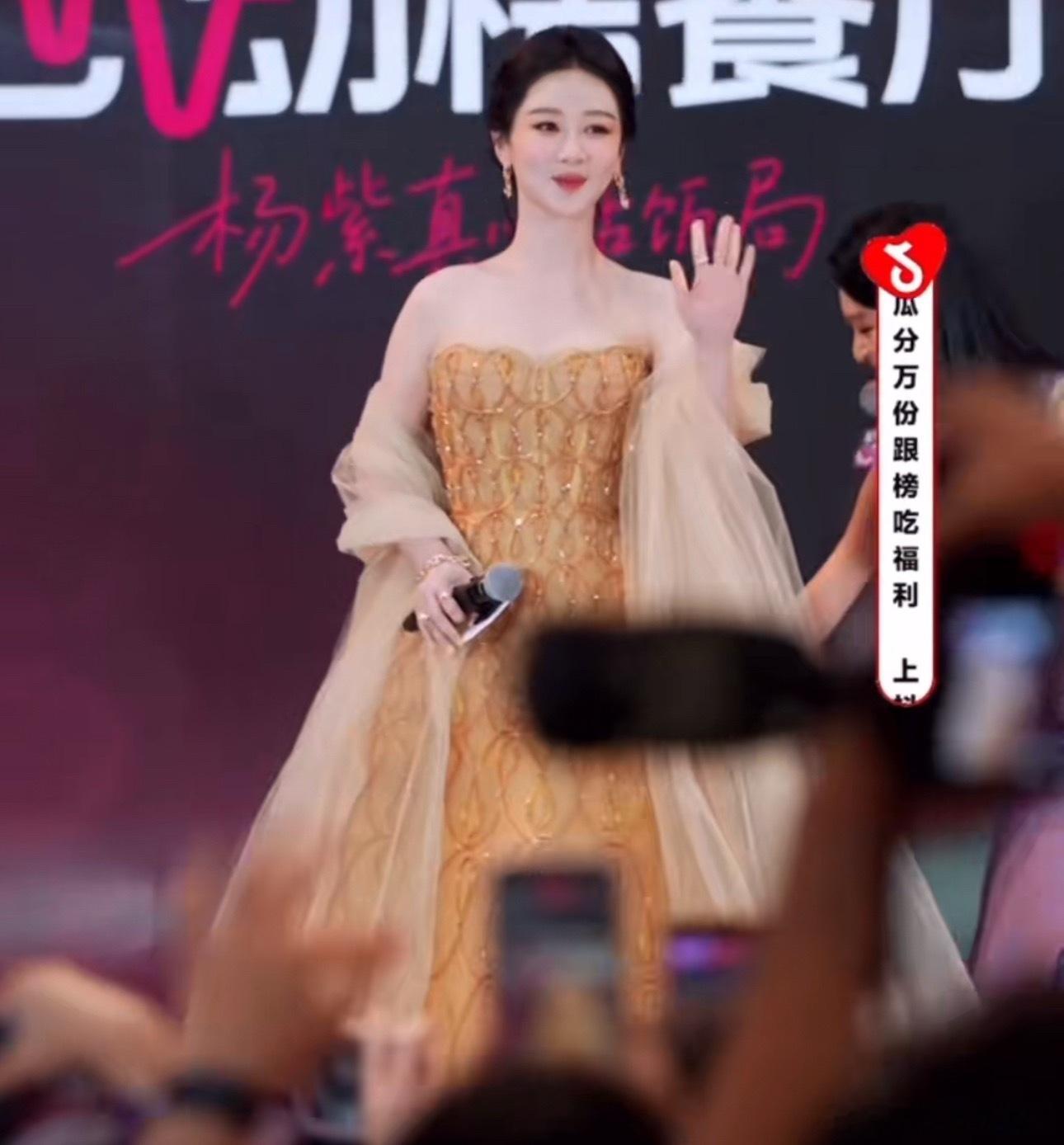 迪丽热巴、杨紫先后上身Phan Huy 2026春夏高定，同系列礼服碰撞，谁的表