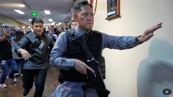 突发：菲律宾参议院大楼传出15声枪响
事情发生在菲律宾参议院大楼。国家调查局的特