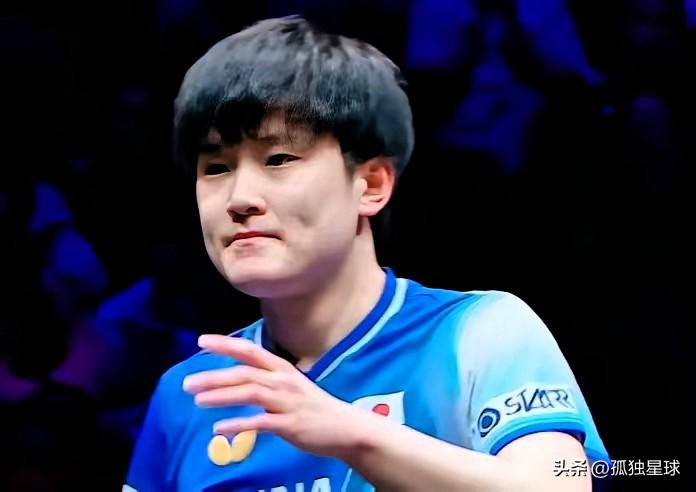 张本听到满场加油声：他却羞愧地低下头！

这满场的加油声，不是给张本的，而是给宇