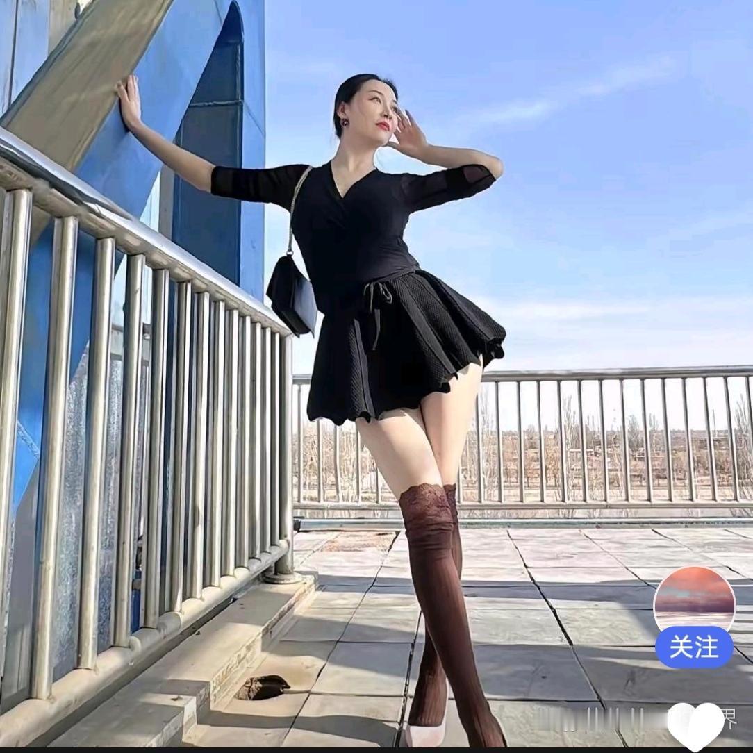 快五十岁的丈母娘这样穿搭，大家觉得正常吗？
 
刷到这张照片，心里有点感慨。
 