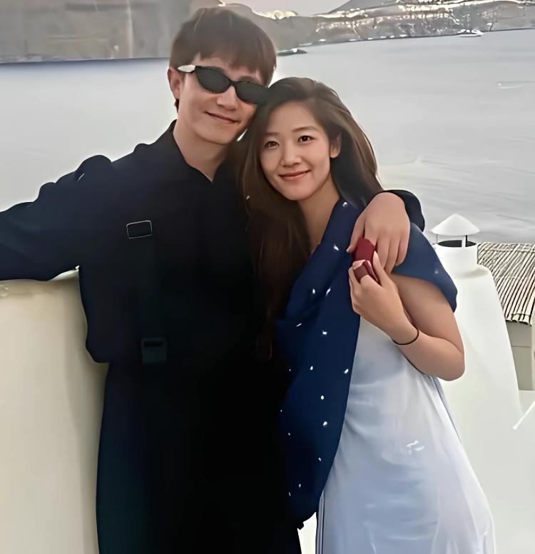 黄轩与女友