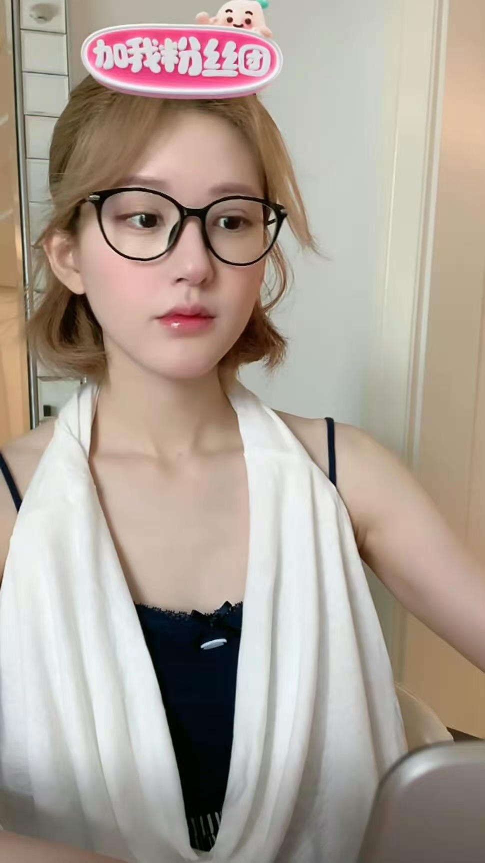 赵露思日播博主赵露思今日主播状态赵露思今日主播状态哦，美的，好看爱看 ​​​
