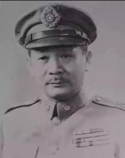 他被骂了一辈子的反共军阀，到头来竟是共产党最大的保护伞！他就是大名鼎鼎的北伐铁军