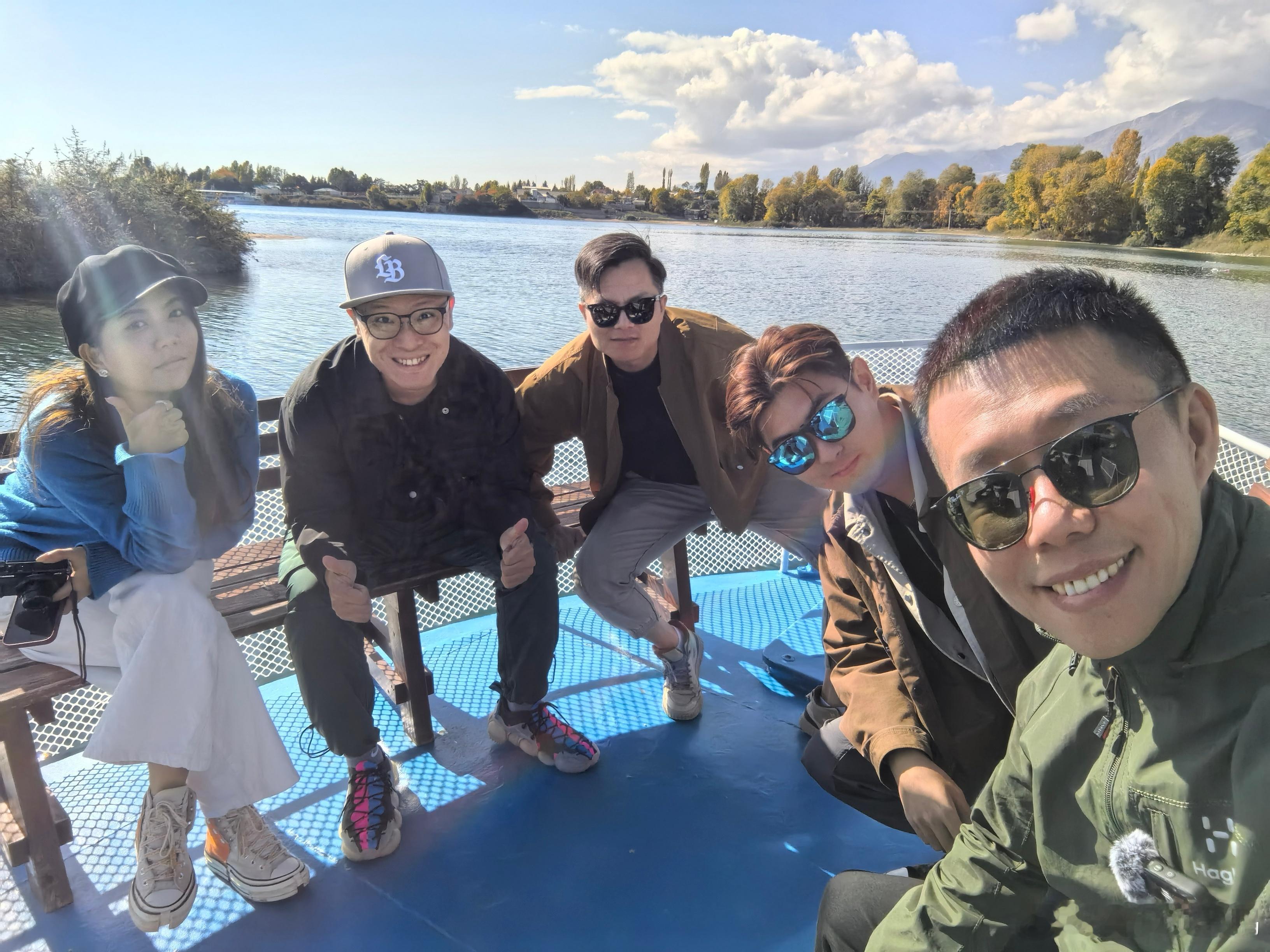 一个符合规范的团建总是以坐船出海来宣告结束的（好吧这不是海，这是伊塞克湖）[挤眼