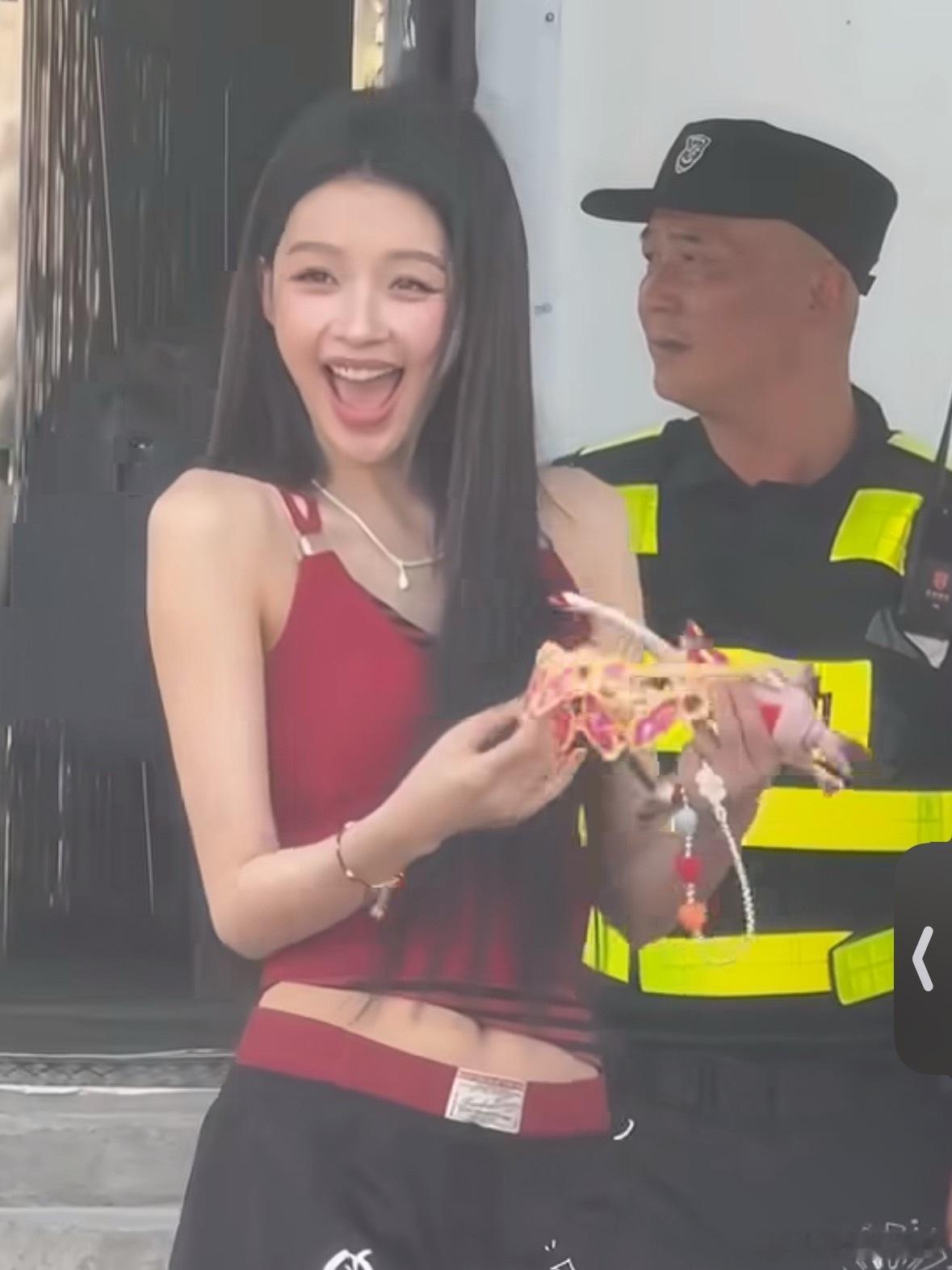 孙怡 爱与不爱很明显 最好笑的是弹幕：看到老鼠干：瞳孔地震；拿到王冠：谢谢公主。