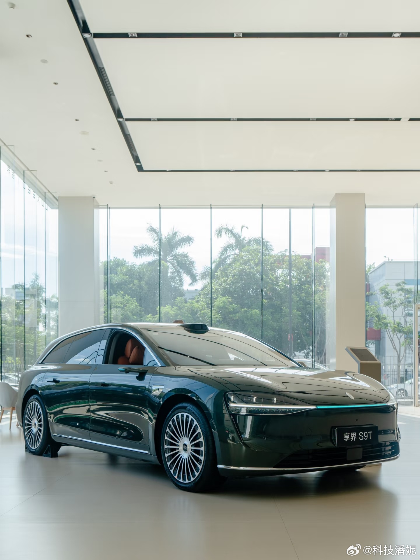 享界投入近20亿全面升级工厂，产线与产能同步大幅提升。同时正式引入原北京奔驰制造