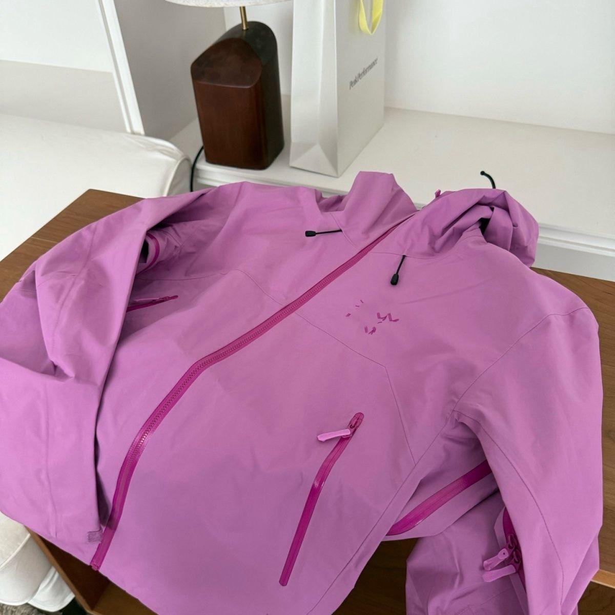 穿上我的假始祖鸟去外边兜兜风