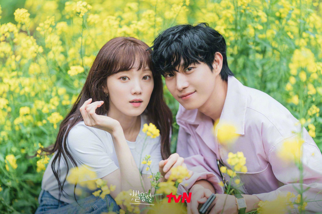 韩剧回顾 流星 首播4周年主演：李圣经、金永大、尹仲勋、金允慧、朴素珍、李正信2