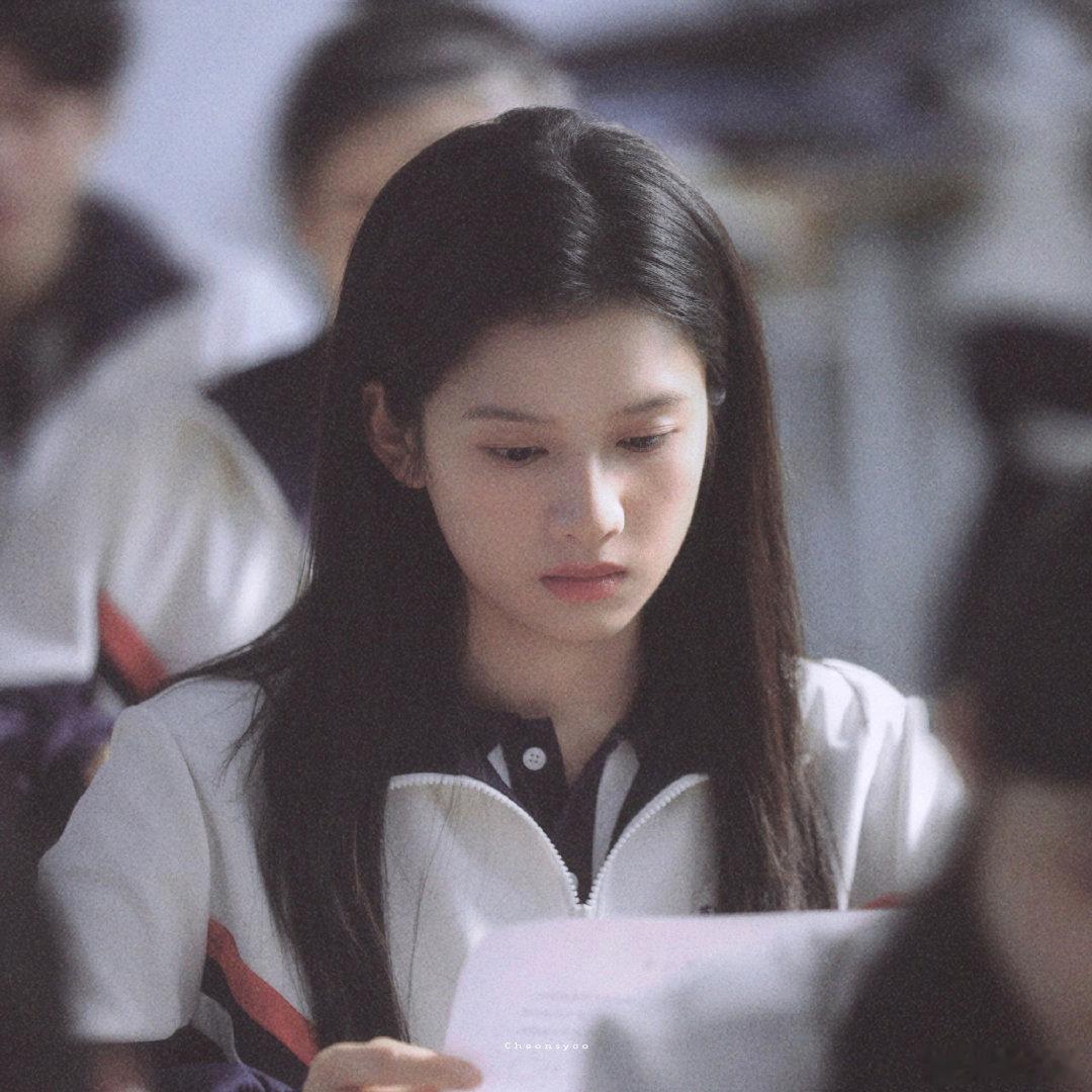 张婧仪苗靖第一次把口红擦了又涂野狗骨头这段我真昏天地暗了细节造就角色质感，苗靖平