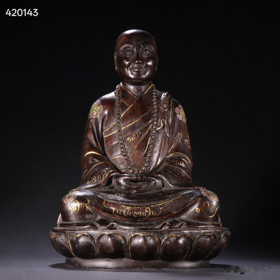 清代 沉香描金罗汉像。
规格：高29cm 宽20cm
