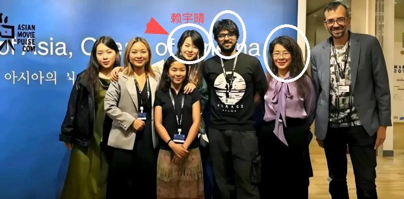 网传中间位置就是坠亡女孩赖宇晴，右侧高大的络腮胡子的年轻男子和紫色衣服女孩疑似赖