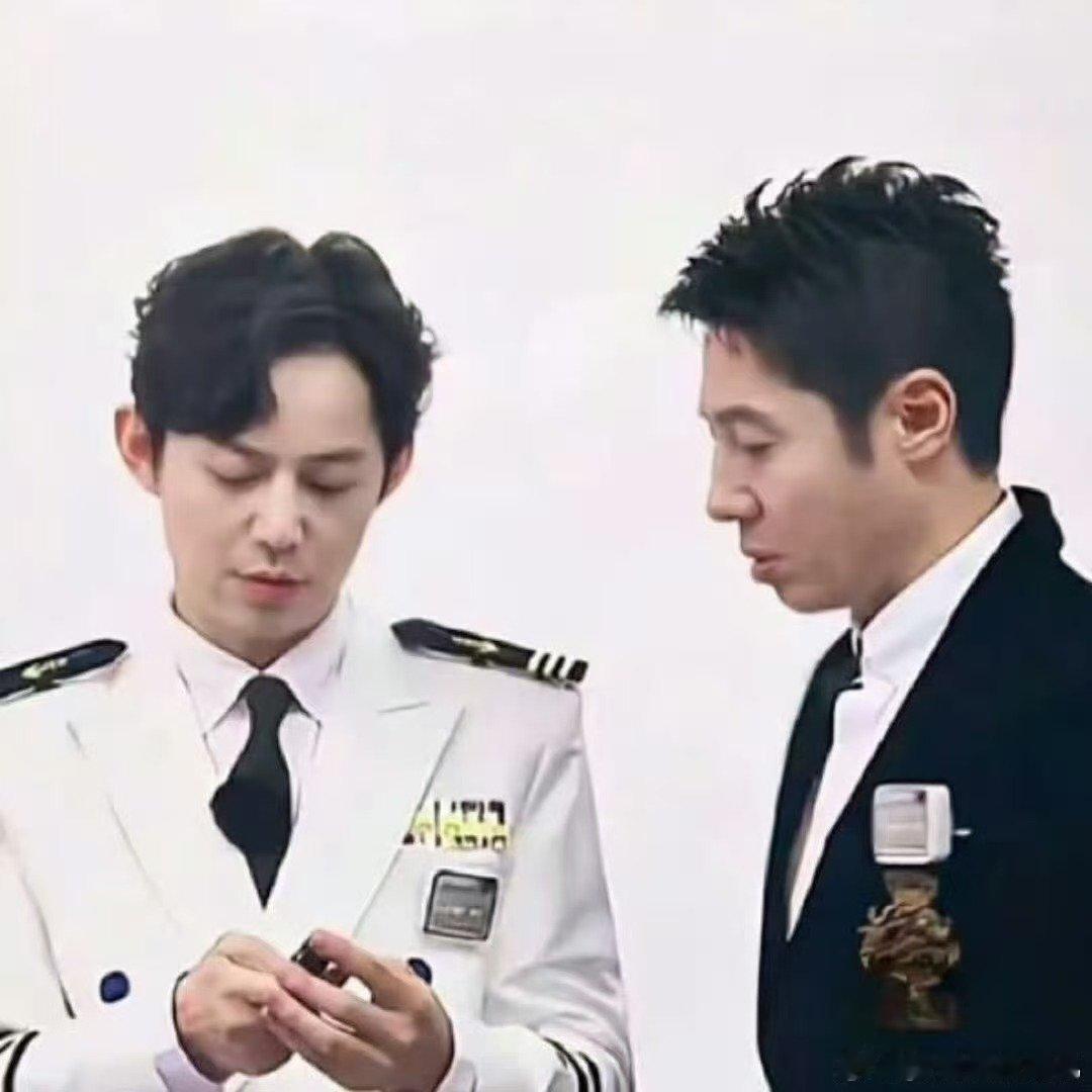 何炅印象最深的是撒贝宁模仿机器人你好星期六众人于《你好星期六》忆春晚，丁程鑫无实