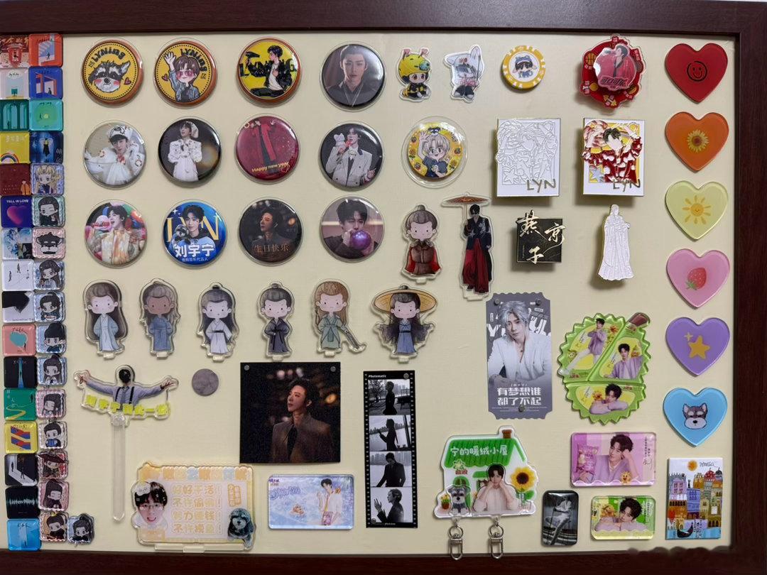 总算知道冰箱贴的受众是谁了除了猫猫狗狗，还有小婴儿也喜欢冰箱贴，我家宝能盯着冰箱