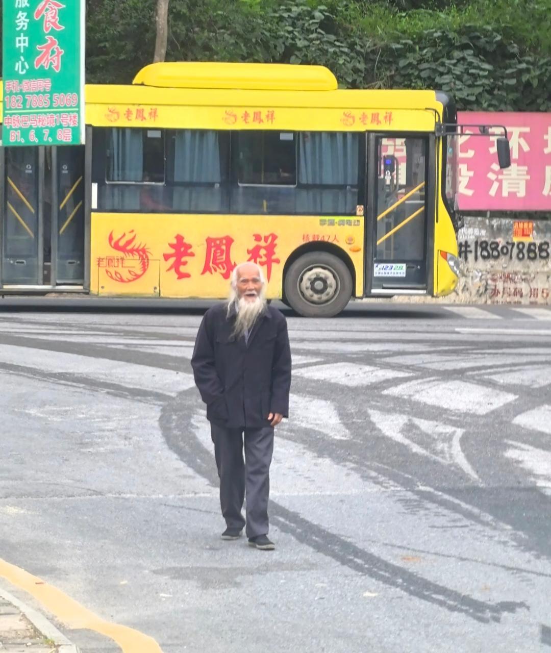 广西巴马长寿村一位120岁的奶奶曾说：
终有一天你会明白
长寿不是每天很讲究吃什