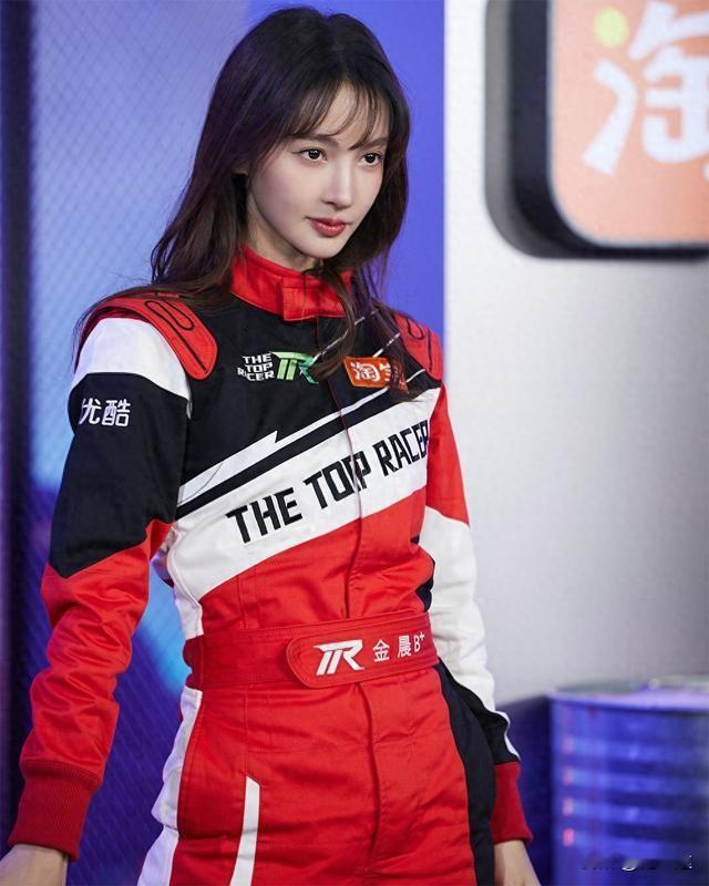 金晨啊金晨，看你长得怪聪明伶俐的，
没想到事办的这么愚蠢，
俗话说最怕蠢人灵机一