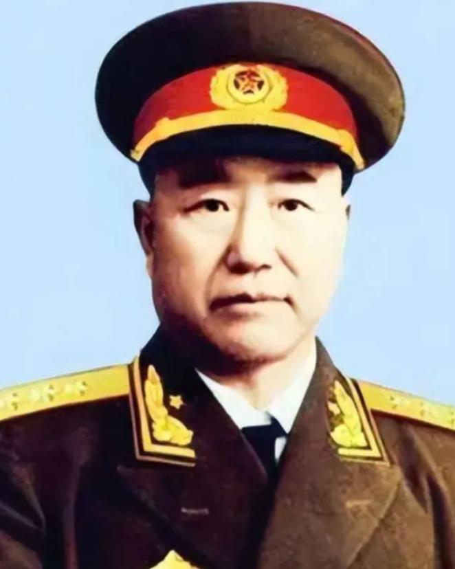 董其武从兵团司令员降为军长，55年授衔毛主席怒斥道：他不可不授上将。他到底经历了