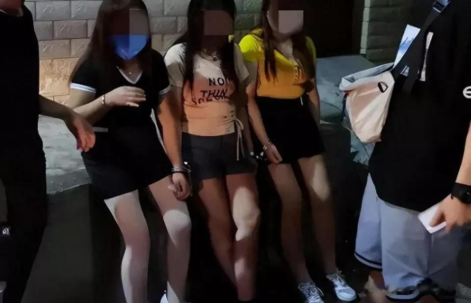 湖北未成年人卖淫案中，一名13岁女孩下体红肿哭诉:那些人太没人性了。湖北省十堰市