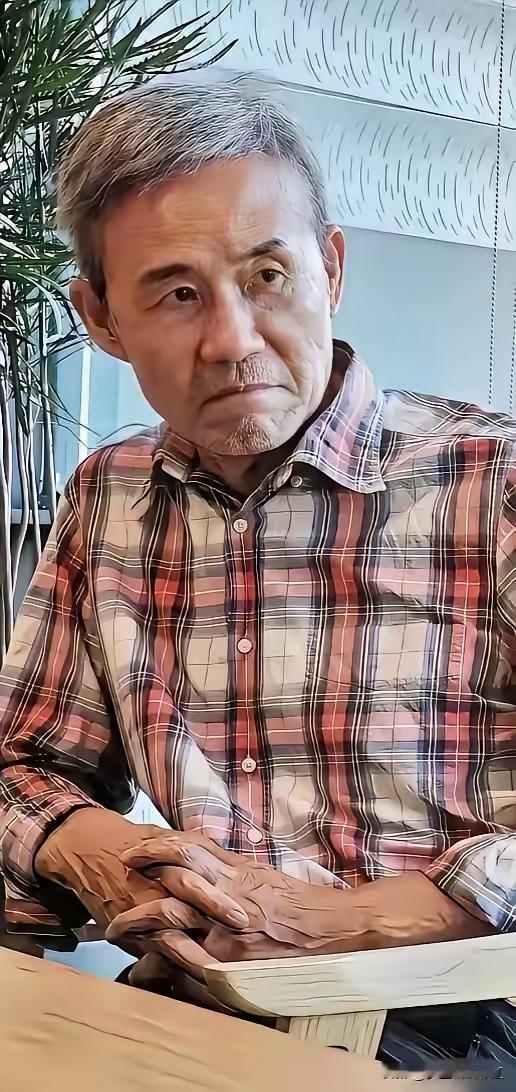 站在巨人的肩膀上就以为自己是巨人了
巨人一旦离开
爬的越高摔得越狠
一定要认清自