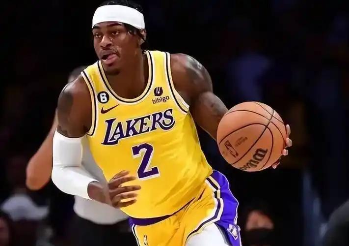 湖人竟然没打过让了三大主力的老鹰

湖人对阵老鹰，双方都是残阵队对决，湖人这边詹