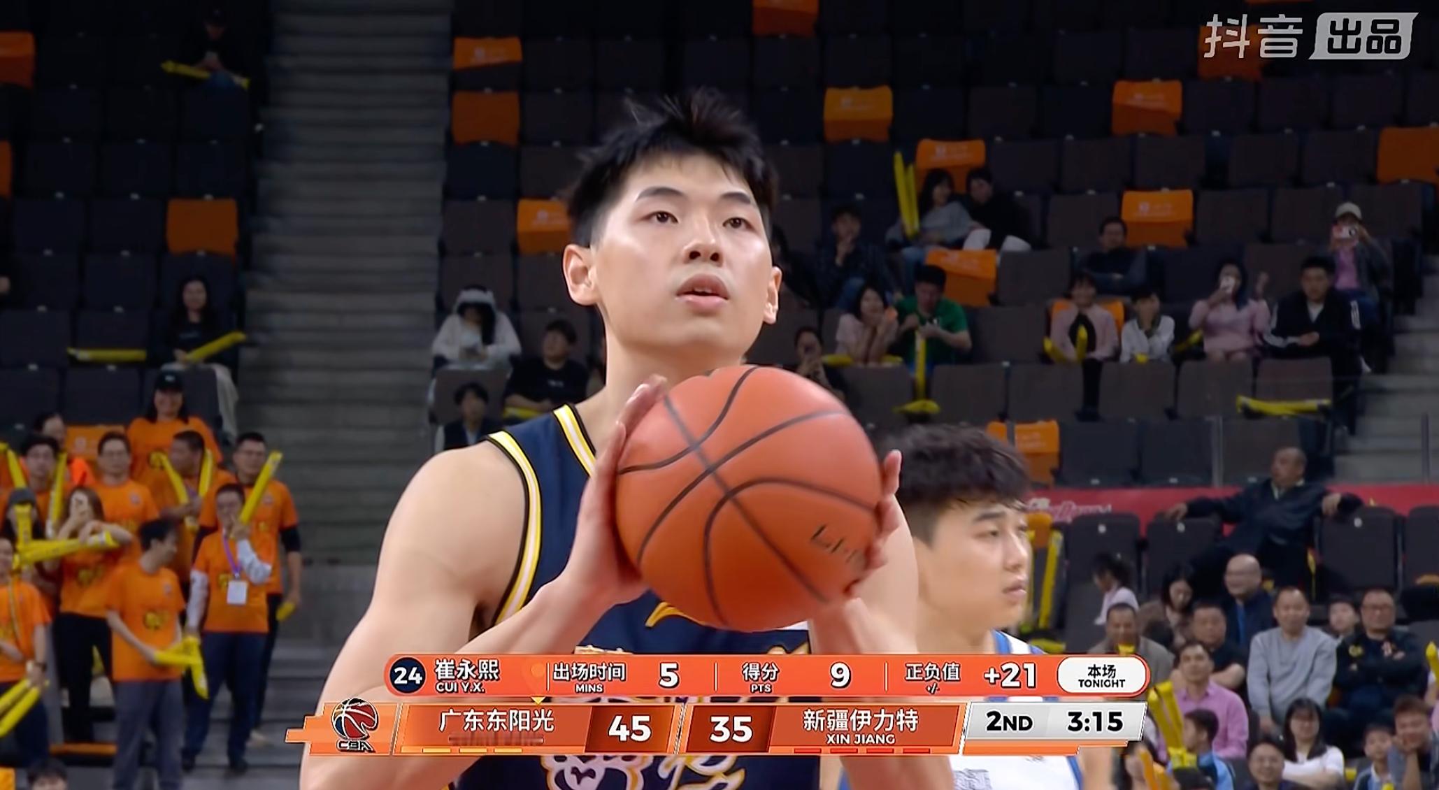 崔永熙的绕前干扰，焦泊乔的双手扣篮，两名新援今天的发挥都有所反弹。广东男篮vs新