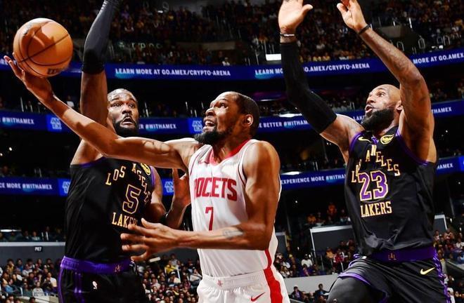 火箭队记威廉-吉洛里详细分析指出，即便迎来杜兰特加盟，火箭的得分顽疾依旧延续到了