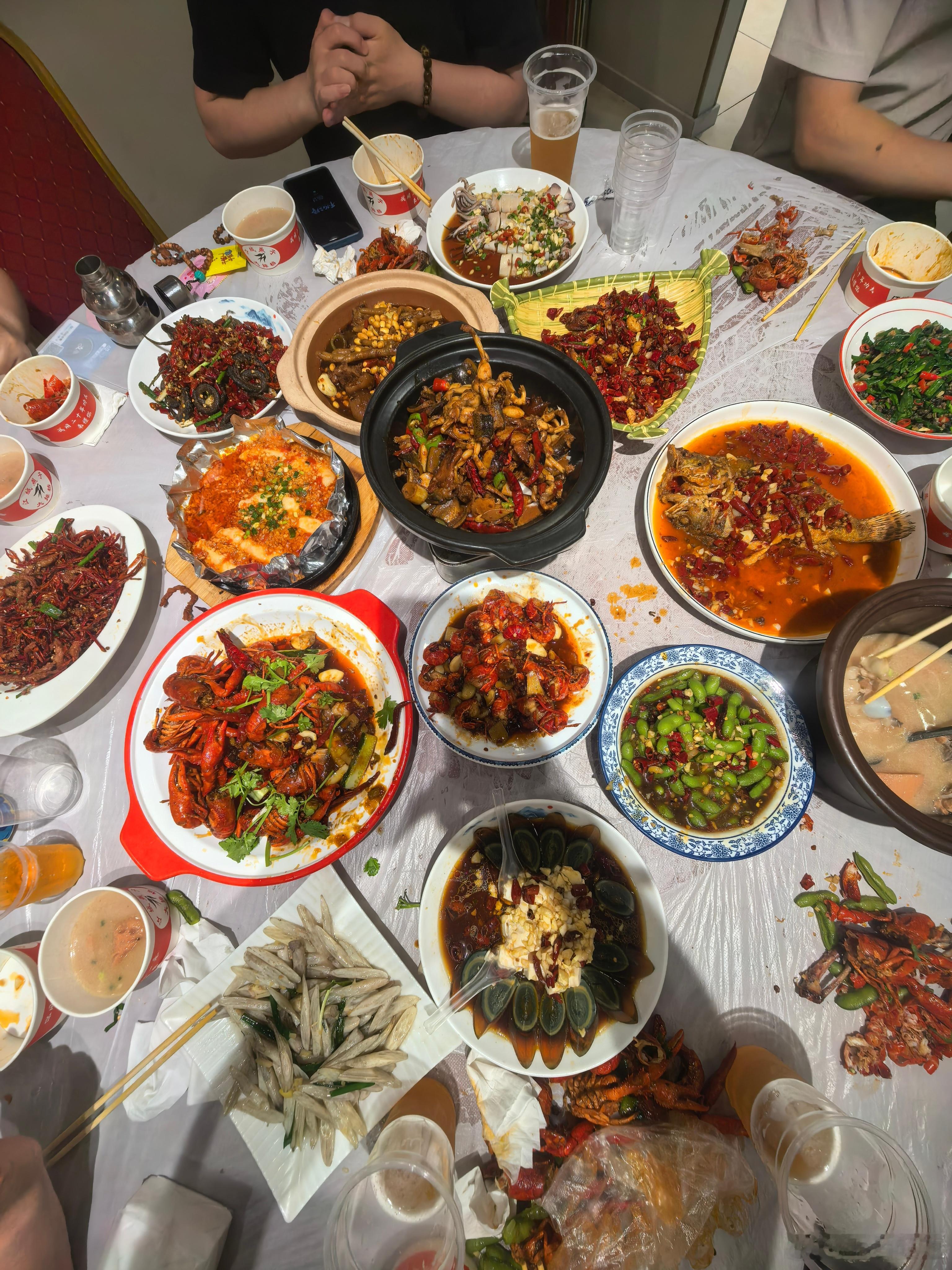 这一桌子菜，你吃过几个？