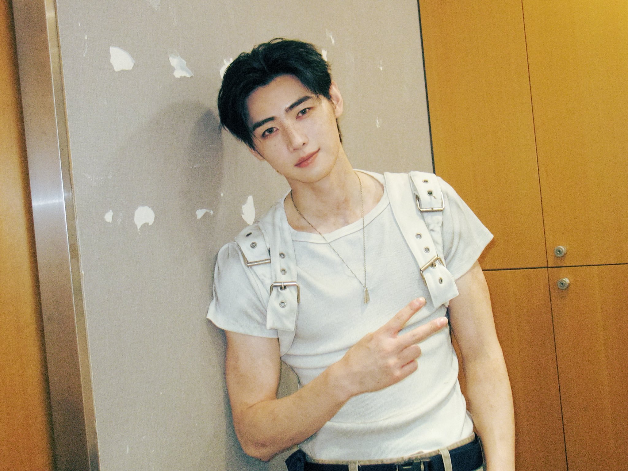 朴成训[超话]  260903 MCD打歌造型🤍❤️‍🩹 ​​​