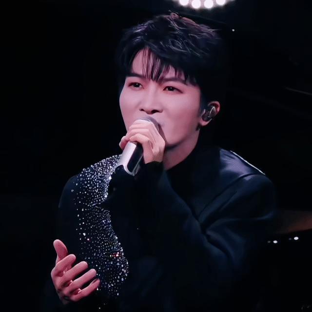 【圈宝和米说晚安】  于星河流转的岁月，  为你轻吟浅唱诗篇，  这人间烟火万千