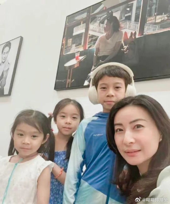 霍家基因真果然强啊，郭晶晶三个孩子老大像爷爷，老二像奶奶，老三像爸爸 ​​​