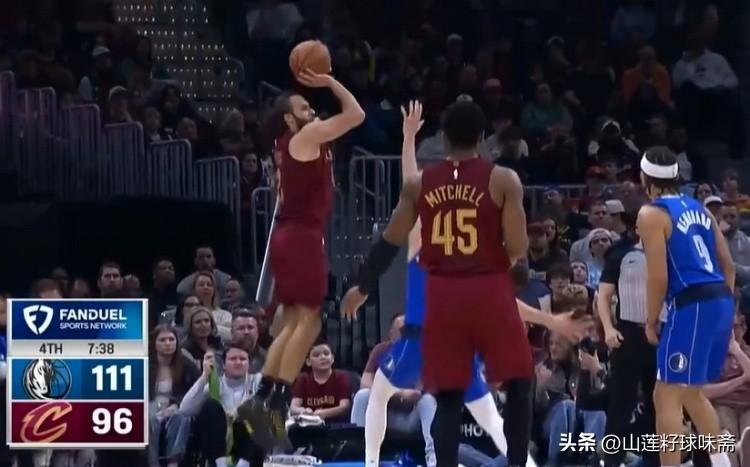 登球组合梦游有隐情，骑士主场涉嫌故意输独行侠。

尽管独行侠内线明显护框不力，但