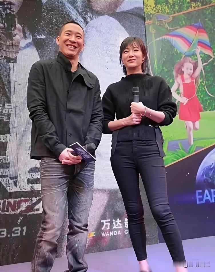 不管外界如何评价徐静蕾
我是挺喜欢北京这个大飒蜜。
不装，不藏着掖着。
当初爱就