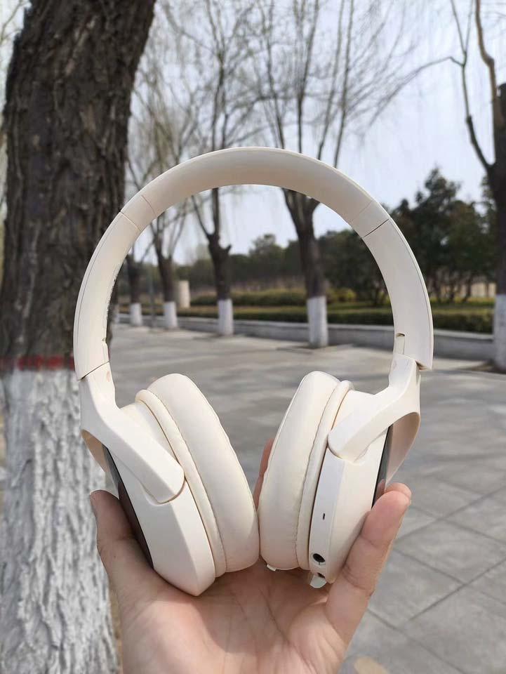 30多块钱的末日耳麦？很少见到内置FM调频收音机的蓝牙耳麦了，还内置了最新的蓝牙