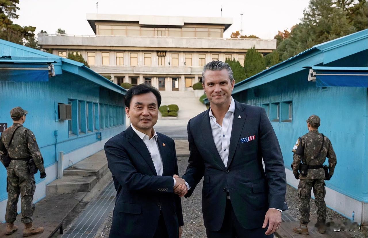 重磅消息！特朗普在访问韩国期间寻求与朝鲜领导人会晤无果后，当地时间11月3日，美