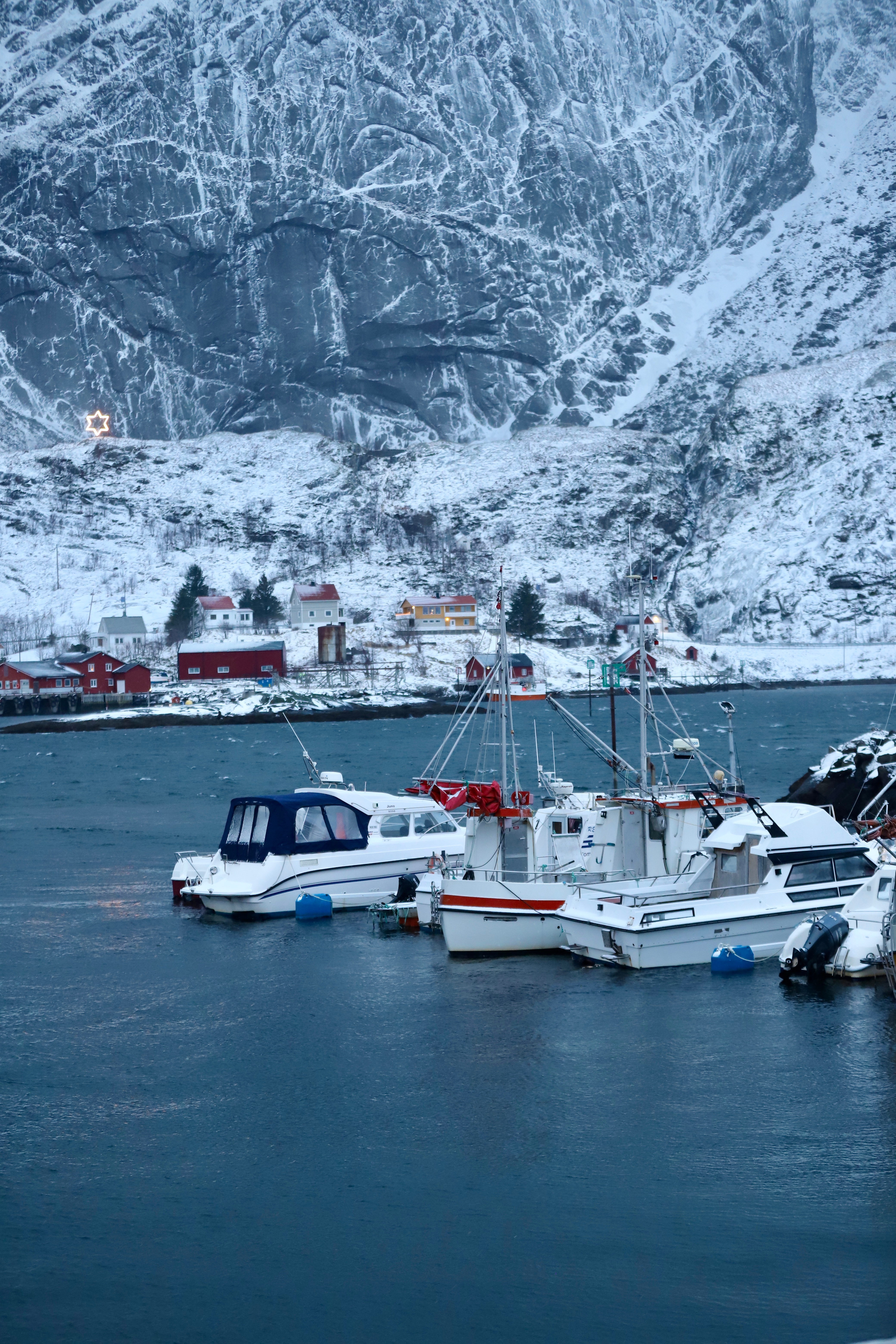 挪威莫斯克内斯直接封神！罗弗敦群岛里的宝藏地，山陡得直插海里，海水蓝到晃眼，拍照