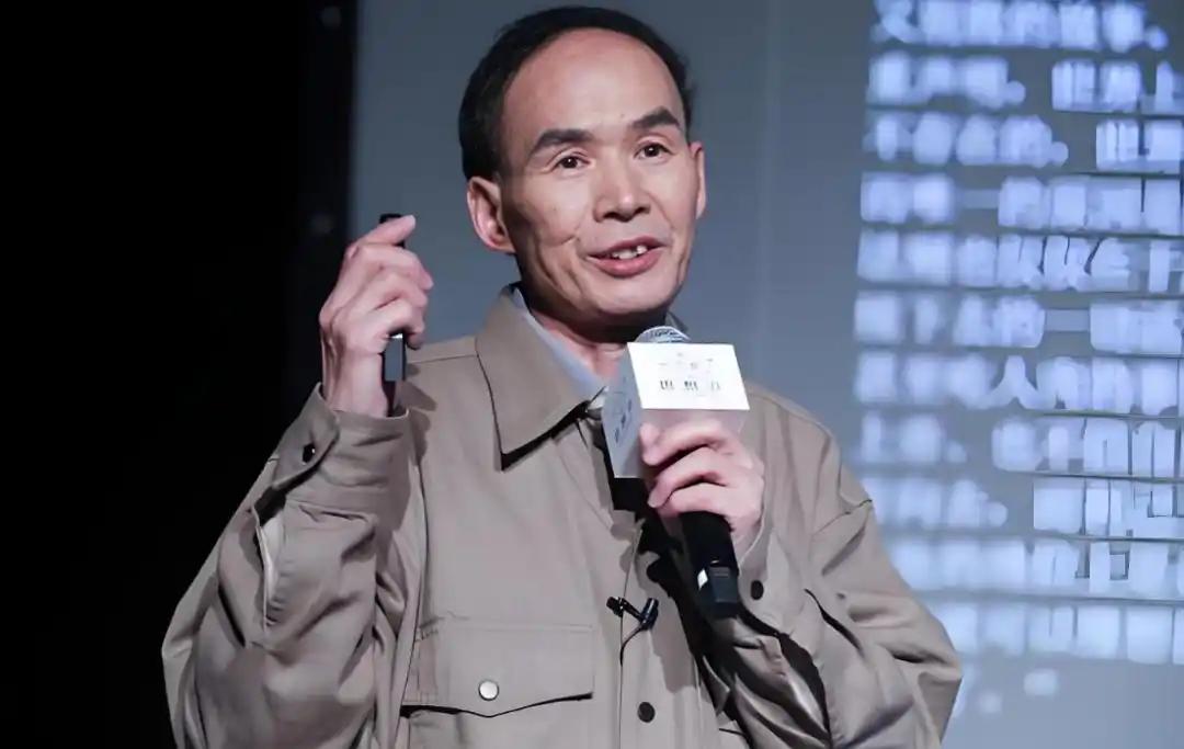 梁永安教授曾在讲座中说：“晚年老人最大遗憾有三：一、年轻时透支身体；二、选错伴侣