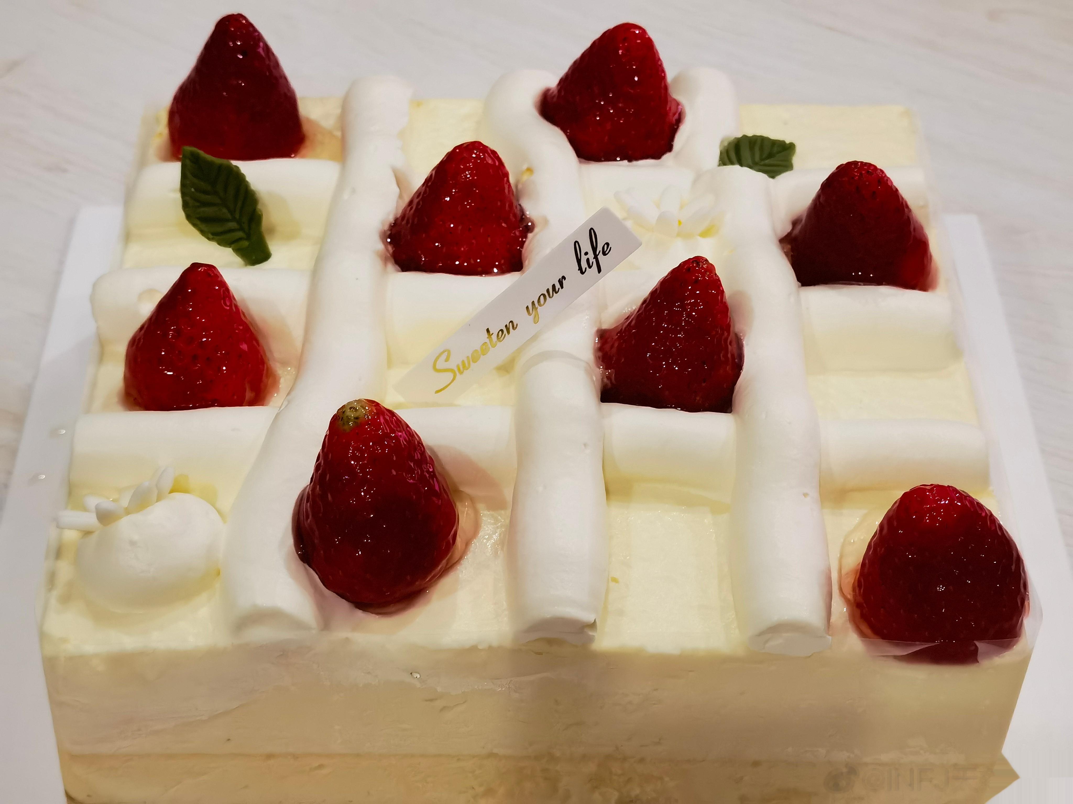 INFJ15000｜分享分享！今天是我这个抹茶小老头生日~给大家投喂草莓蛋糕🍰