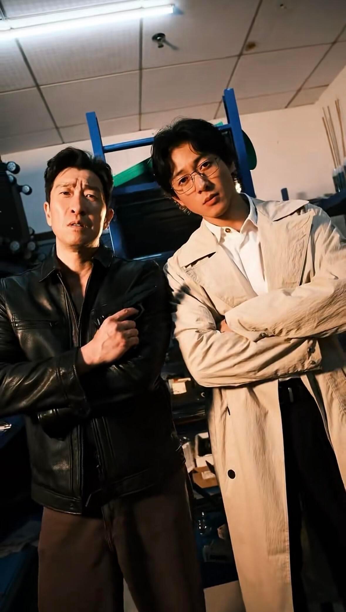 悬疑黑月光和质子白月光凑一起了. 谁懂这波神仙联动！王千源×侯雯元新剧《猎雨人间