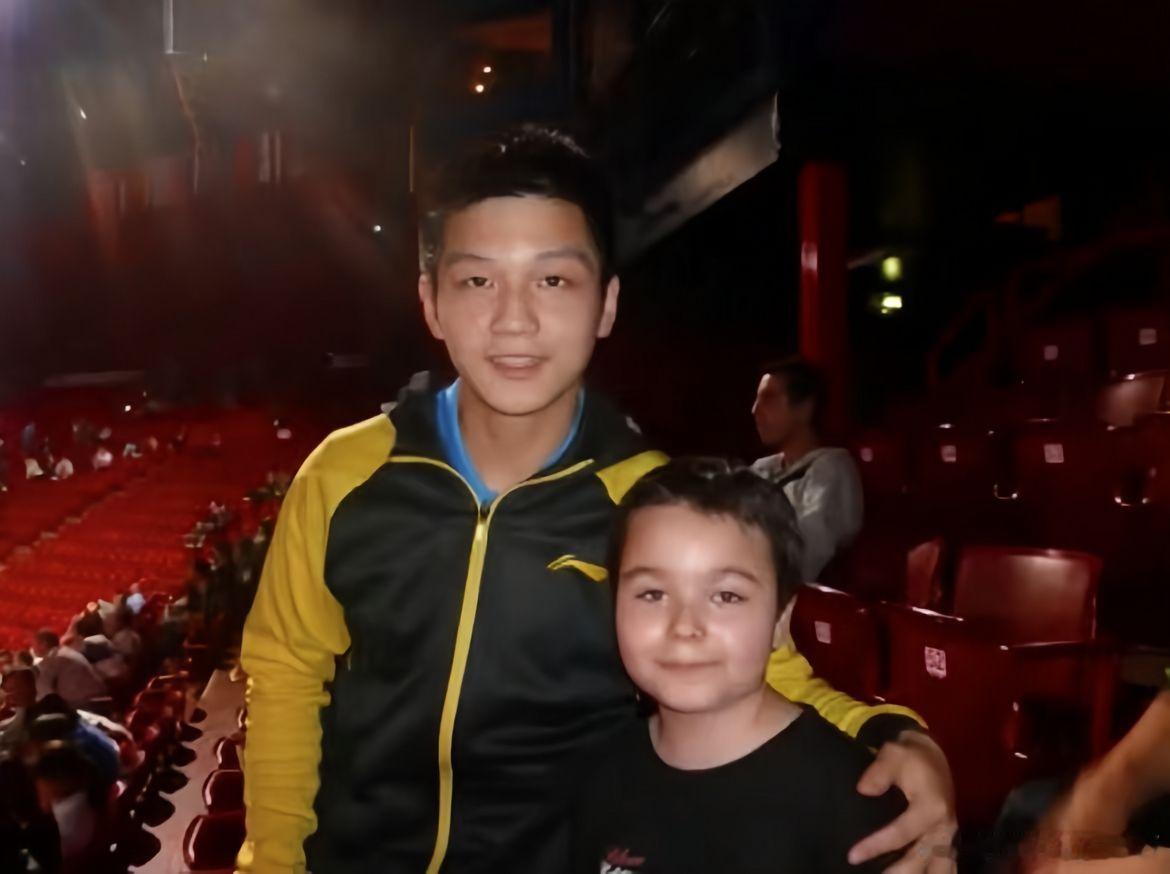 萌宝🐼揽着萌宝👶🏻一起合照📸 