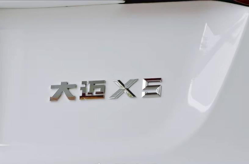 【你会在乎车款的命名吗？】
在乎，为什么这么说呢？
我们先看看这几组名字：路虎揽