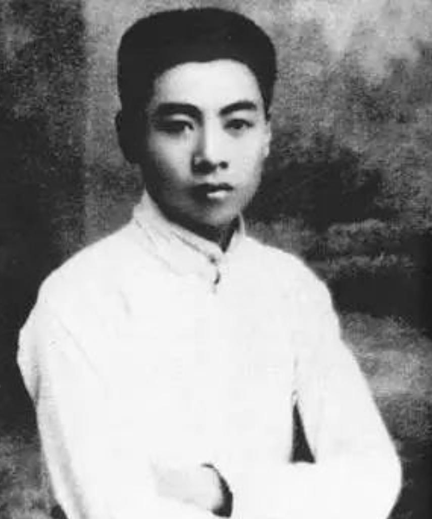 怀念您——周总理
 
五十年风雨，洗不去您的身影
十里长街的呜咽，仍在岁月里回响