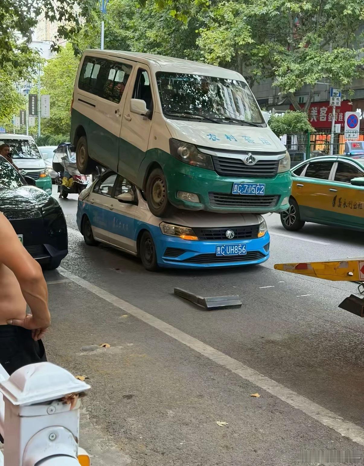 上班路上看到的，到底怎么骑上去的？