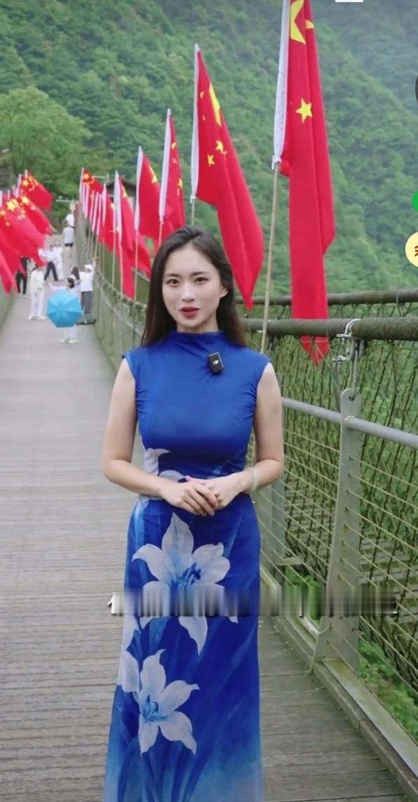 八一建军节，讲一讲红军长征二万五千里的故事。你，要好好听…