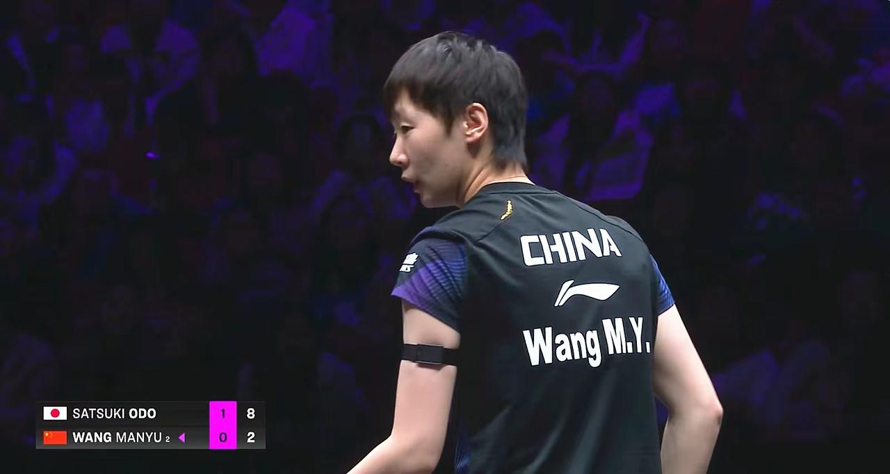 心疼！曼昱左胳膊上戴着心率检测仪
曼昱，在重庆冠军赛首秀中，左胳膊上戴着心率检测