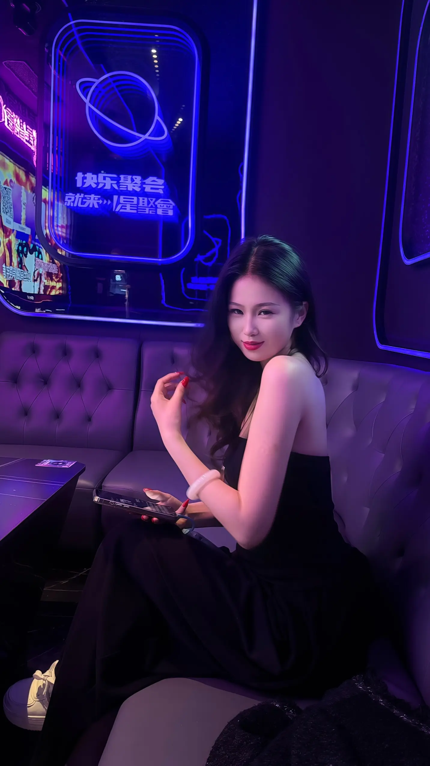 我是一个强势有思想有主见的女人 如果你把这当成我桀骜不驯 那是你的问题