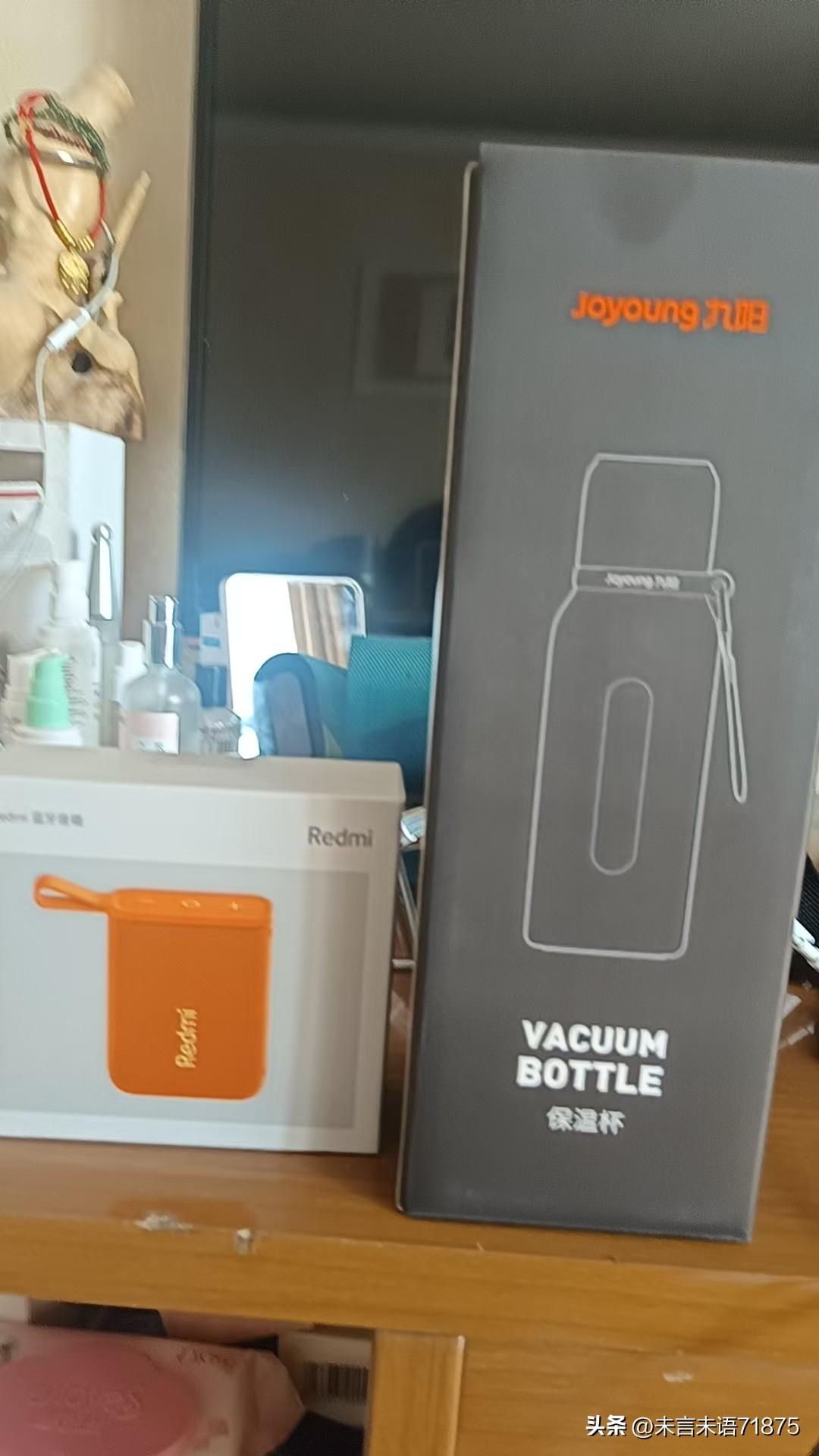 退休的时候，你们单位发纪念品了吗？发的什么纪念品？
我们单位发了一个蓝牙音箱，还