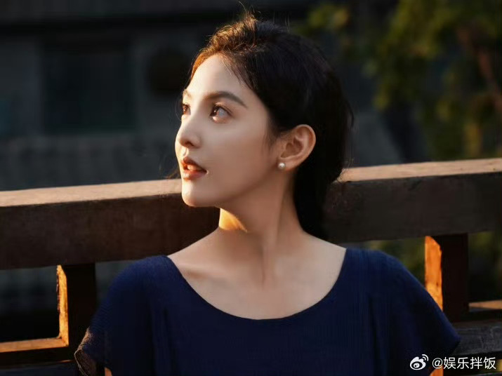 . 郑晓龙对章若楠的评价章若楠跟郑晓龙说多夸爱听 郑晓龙评价章若楠时说她演的庄庄