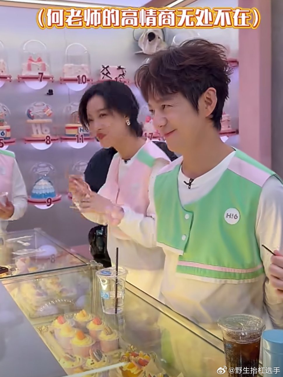 闫妮被何炅夸到脸红何老师这波土味情话给闫妮哄得一愣 一愣的，闫妮“你要什么”，何