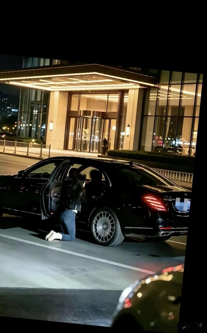 嫦娥对于玉帝来说，只是舞女，对于猪八戒来说，那就是女神，对于后羿来说，是原配的妻