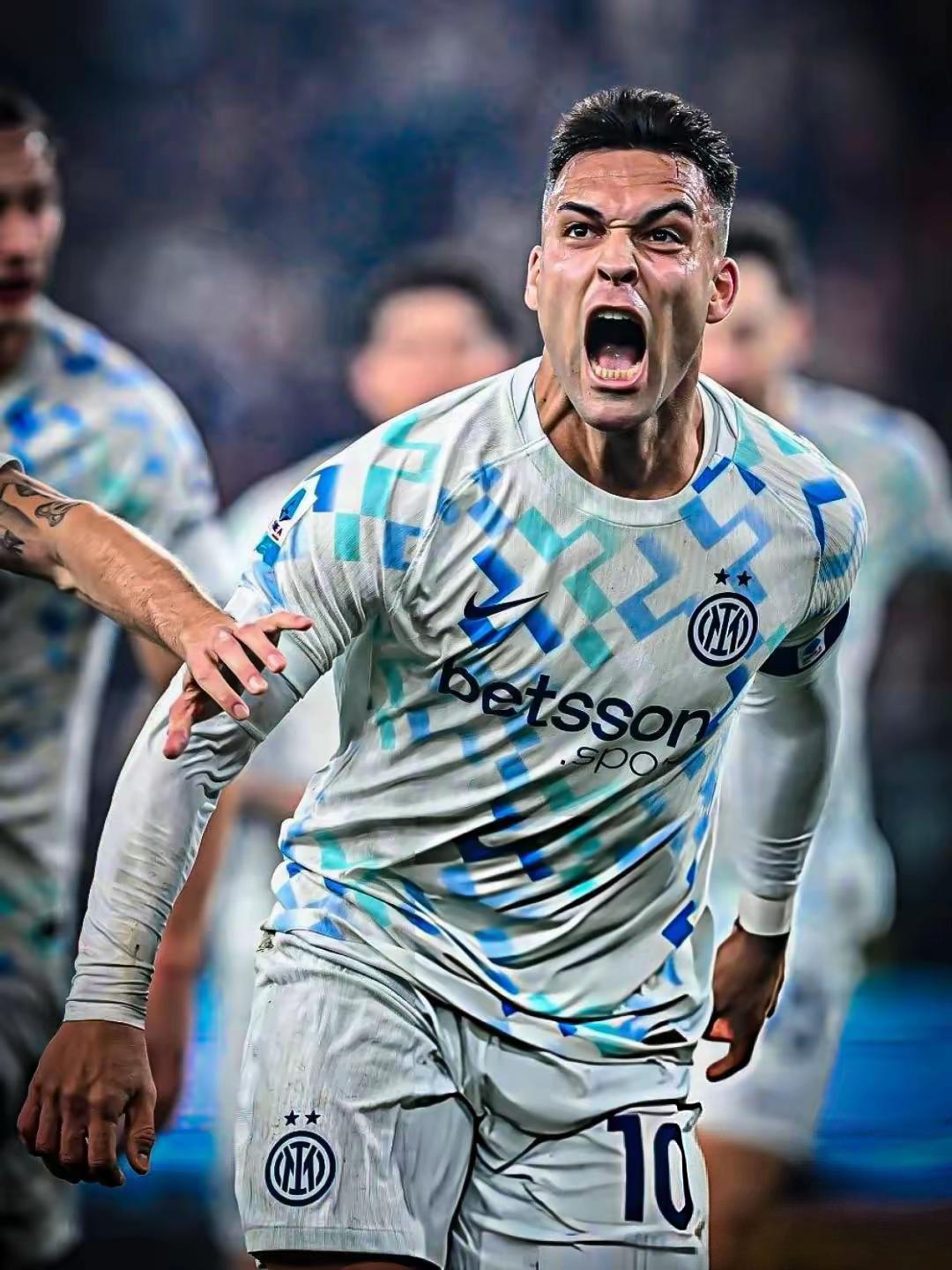 【国际米兰队长即将伤愈复出】劳塔罗·马丁内斯目前正处于肌肉拉伤的康复关键期，恢复