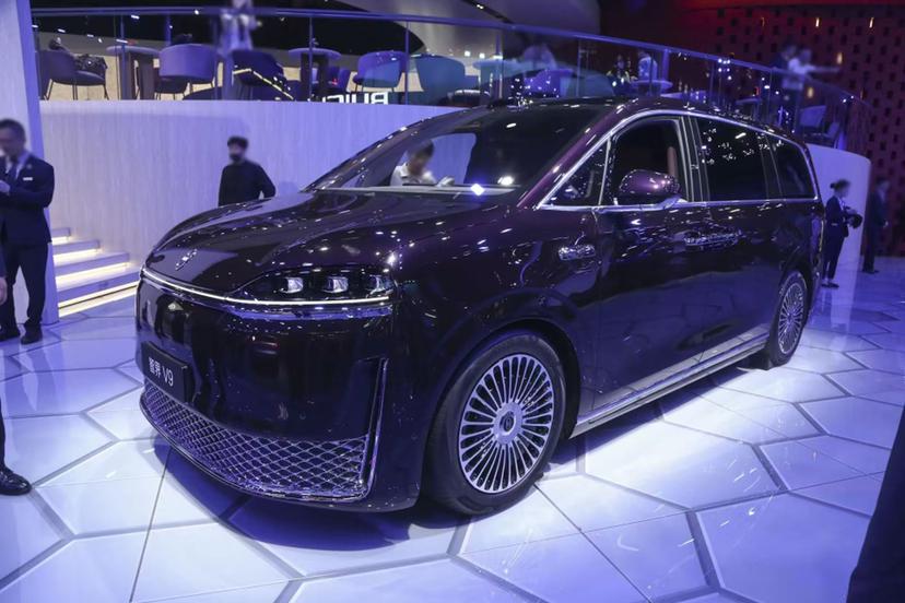 余承东回应智界 V9 累计交付突破 2 万台
8 月 25 日余承东官宣，智界 